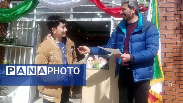 تقدیر از دانش‌آموزان برتر دبیرستان پژوهش آشخانه 