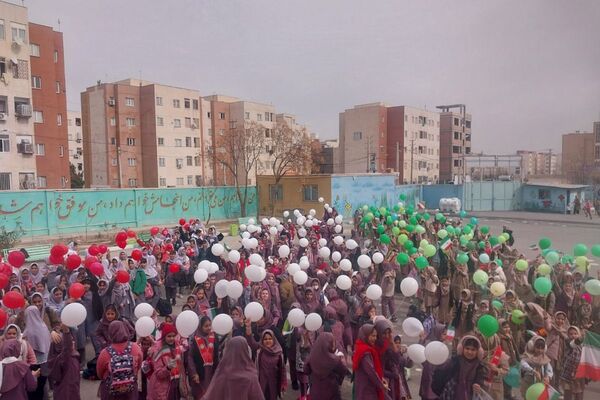 مدارس اسلامشهر یکصدا در جشن انقلاب 