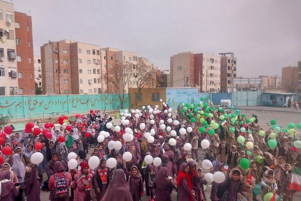 مدارس اسلامشهر یکصدا در جشن انقلاب 