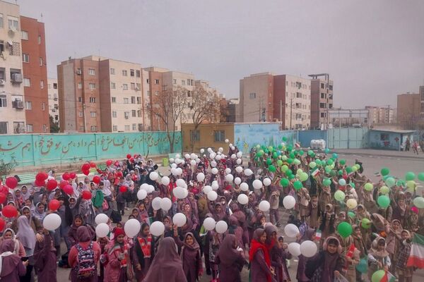 مدارس اسلامشهر یکصدا در جشن انقلاب 
