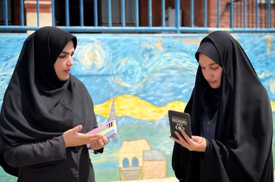 ارتباط نزدیک با صنعت‌گران و فعالان بازار محلی موجب معرفی واقعیت‌های بازار کار به دانش‌آموزان می‌شود