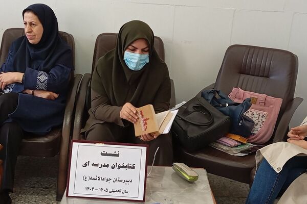 نشست کتابخوان مدرسه‌ای در دبیرستان دخترانه جوادالائمه بهارستان‌دو