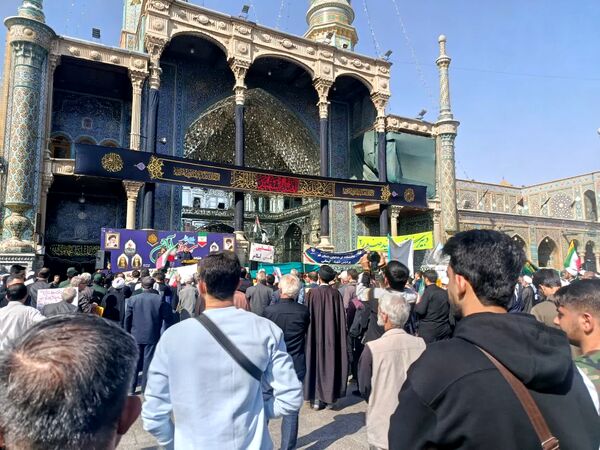 جلوه هایی از حضور مردم قم در راهپیمایی یوم الله 13 آبان