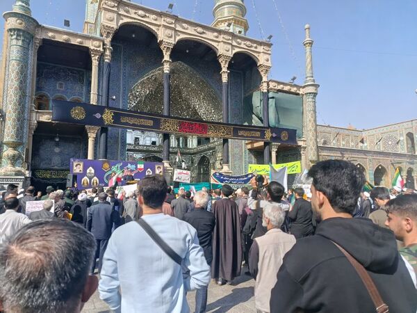جلوه هایی از حضور مردم قم در راهپیمایی یوم الله 13 آبان