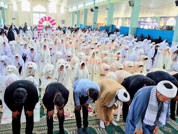 آیین سپیدپوشان؛ جشن تکلیف دختران عنبرآباد