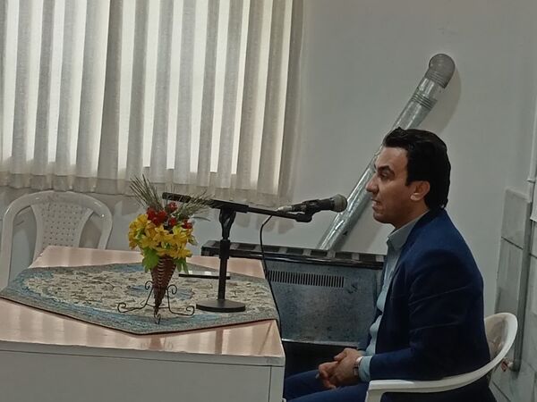 جلسه تجربه گردانی با قبول شدگان کنکور سراسری در دبیرستان نمونه آیت‌الله خامنه‌ای