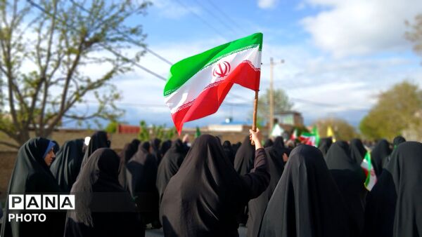 شریف آباد مشرف به یادگاری رهبر