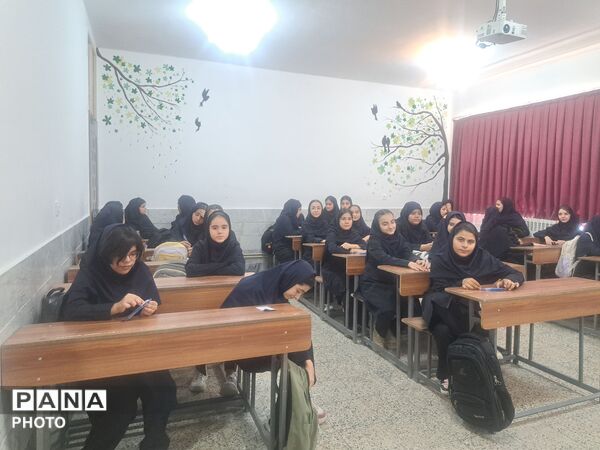 جشن جوانه‌ها در دبیرستان علی افشارنژاد
