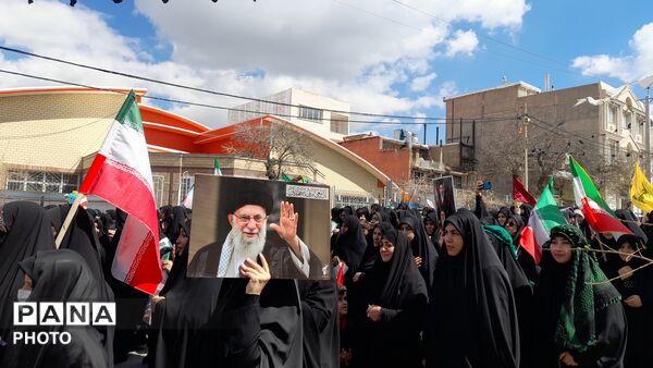 چهل روز تنهایی پس از شهادت امام انقلاب؛ مردم اسدآباد همچنان در صحنه