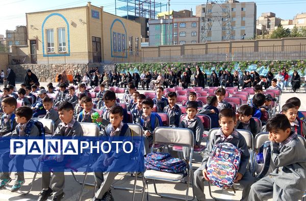 برگزاری جشن شکوفه ها در دبستان حاج تقی احدیان ناحیه ۶ مشهد