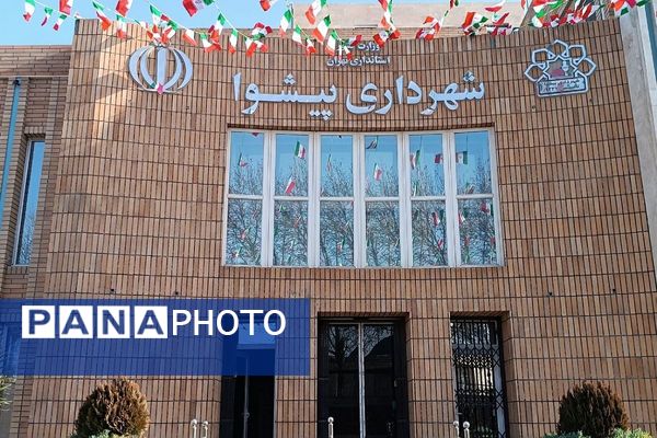 پایگاه شهید انصاری میزبان دانش‌آموزان دبستان مهدیزاده در جشن دهه فجر 