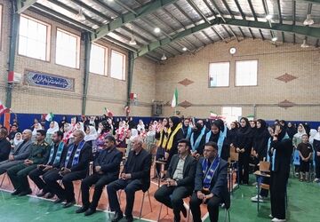 تجدید بیعت دانش‌آموزان شهرستان مهربان با آرمان‌های «آقای شهید ایران»