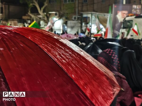  شعله‌های خشم و اتحاد؛ سوزاندن نمادهای استکبار