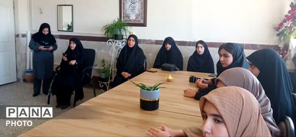  نشست هم اندیشی رئیس سازمان دانش آموزی کردستان با روسای شورای دانش‌آموزی مدارس کامیاران 