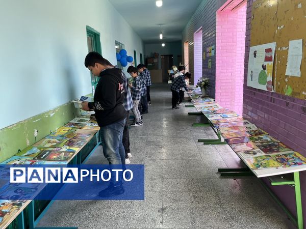 افتتاح کتابخانه راهرویی خلاقانه در دبستان امام خمینی(ره) گناوه