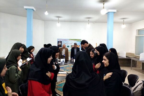  نشست نقد و بررسی کتاب در کتابخانه عمومی علامه امینی 
