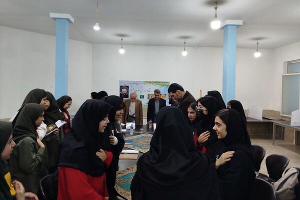  نشست نقد و بررسی کتاب در کتابخانه عمومی علامه امینی 