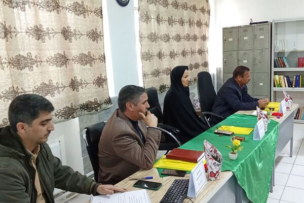 برگزاری جلسه قطبی مدیران در دبیرستان پورغلامی بهارستان‌۲