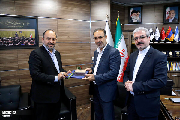 بازدید معاون پرورشی و فرهنگی از مرکز اطلاع‌رسانی و روابط عمومی وزارت آموزش و پرورش
