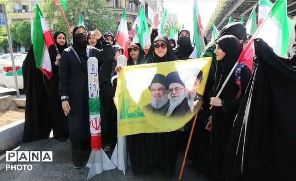 قدم‌های استوار دختران تهران؛ روایتی از شور، همدلی و امید