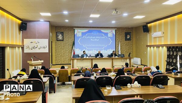  دیدار صمیمانه خبرنگاران پانا دانش‌آموزان دختر با فرماندار و مدیر آموزش و پرورش 