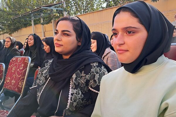 مراسم راز و رهایی؛ پنجره‌ای به دنیای دو نسل در دبیرستان نمونه‌دولتی ولایت بهارستان‌دو