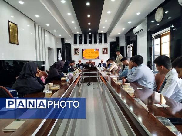  شورای دانش‌آموزی پل ارتباطی مؤثر میان دانش‌آموزان و مدیران