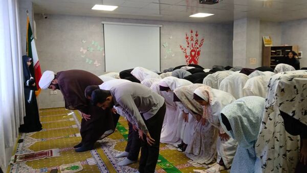 نماز جماعت به امامت امام جمعه‌‌‌ی موقت میناب