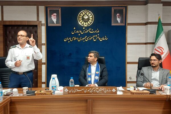 نشست فصلی و توان افزایی مأمورین و مسئولین سازمان دانش‌آموزی شهرستان‌های استان تهران 