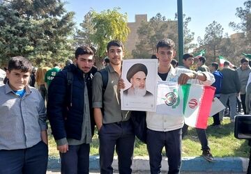 روز دانش‌آموز و مبارزه با استکبار جهانی در هشتگرد