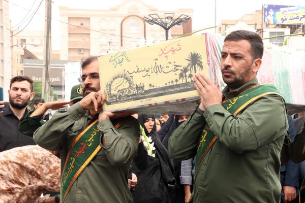 مراسم تشییع پیکر معلم شهید حجت‌الله یوسفیه با حضور باشکوه مردم شهرستان ورامین 