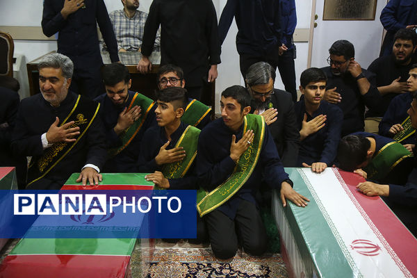 وداع مردم قم با پیکرهای مطهر 6 شهید حمله ناجوانمردانه رژیم صهیونیستی 