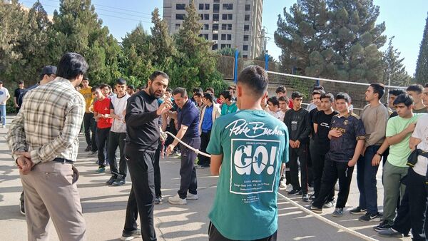 برگزاری مسابقات ورزشی دبیرستان معلم ساوجبلاغ در هفته تربیت‌بدنی