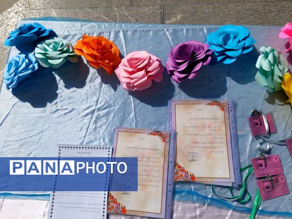  تجلیل از همیاران مشاور دبیرستان نمونه دولتی مهرورزان