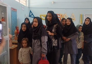 جشن جوانه ها و استقبال از دانش آموزان پایه هفتم در نخستین روزهای آغاز مدرسه