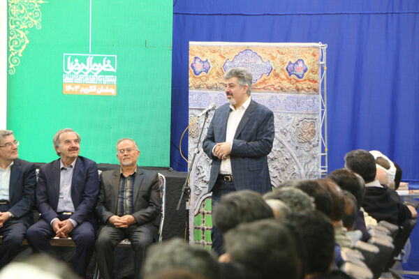 نشست صمیمی‌ دانش‌آموختگان دبیرستان امام رضا(ع) قم در هیات خادم الرضا(ع)