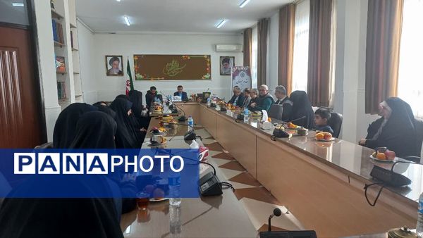  تجلیل از اولیا جانباز و پاسدار دبیرستان شاهد عصمت ناحیه 3 کرج 