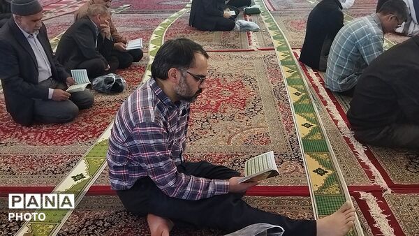 قرائت دعای استغاثه به امام زمان (ع) در مسجد جامع نیشابور 