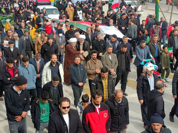 فامنین در جشن پیروزی؛ راهپیمایی پرشور ۲۲ بهمن به نمایش درآمد