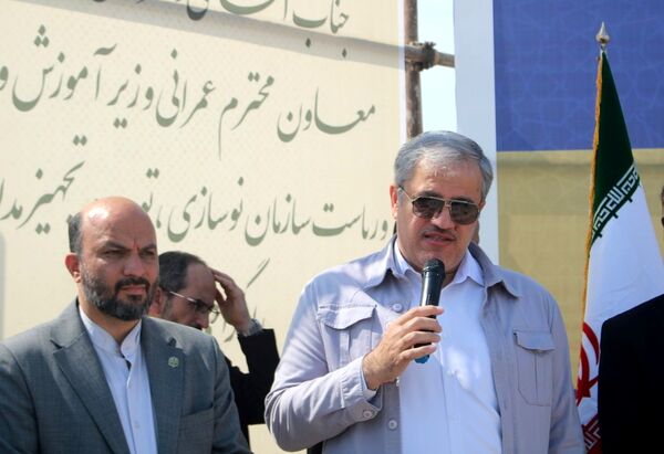 آیین شروع عملیات اجرایی دبیرستان 12 کلاسه شهید اسماعیل محمدپور در تنگک بوشهر
