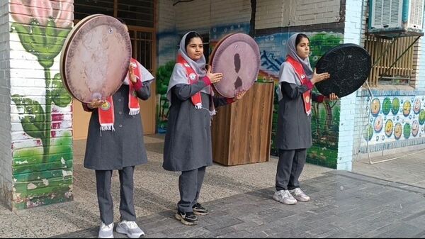 جشنواره فرهنگی هنری ماها در دبستان پنجم مهر