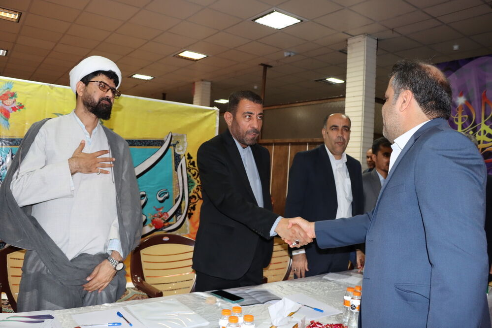 میز خدمت اداره کل آموزش و پرورش استان بوشهر در مصلی نماز جمعه بوشهر