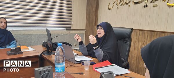 نشست مدیران مدارس متوسطه اول ناحیه یک بندرعباس با معاون پرورشی و تربیت‌بدنی