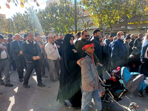 تشییع پیکرشهداى گمنام در شهرکرد 