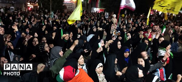 پنجاه و دو شب  در میدان پای کار ایران
