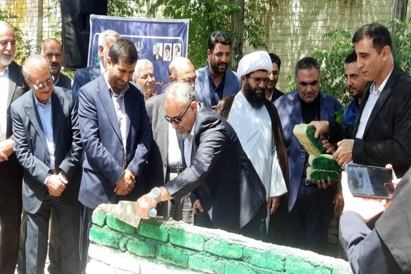 آیین خشت‌گذاری هنرستان اطلس روان کارا شهرستان پاکدشت 