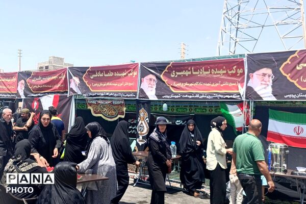 اجرای گروه سرود ریحانه‌الحسین پردیس در مراسم تشییع  رهبر شهید