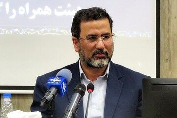 انرژی و کارگر را با دلار ۱۵هزار تومانی دریافت می‌کنند اما ارز را می‌خواهند ۶۰ هزار تومان بفروشند