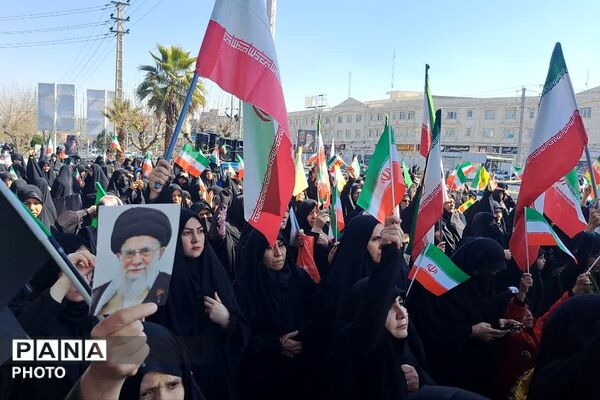 گردهمایی پرشور مردم وفادار و انقلابی چهاردانگه در دفاع از میهن و آرمان های انقلاب
