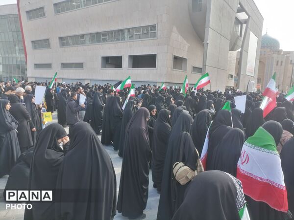 اجتماع بزرگ مردم مشهد در روز شهادت رهبر عظیم الشان انقلاب 